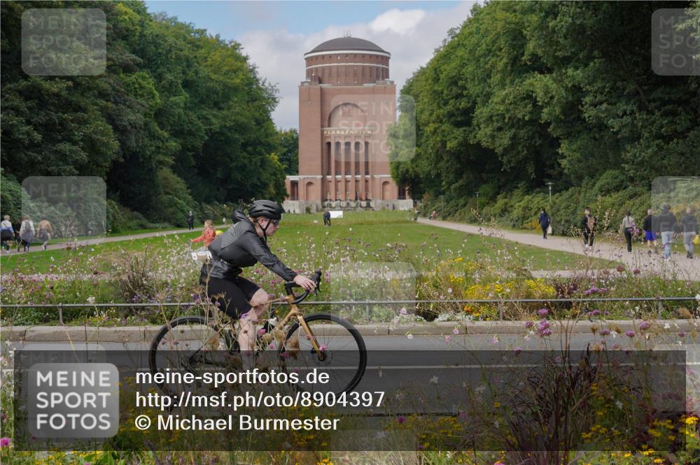 14.09.2025 - Stadtparktriathlon Michael Burmester http://msf.ph/oto/8904397 14.09.2025 11:21:43 Radfahren 734, 828, 871, 927, 945, 955, 960 meine-sportfotos.de