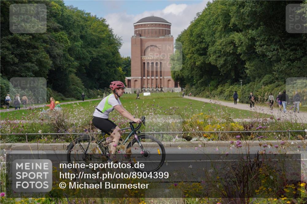 14.09.2025 - Stadtparktriathlon Michael Burmester http://msf.ph/oto/8904399 14.09.2025 11:21:44 Radfahren 734, 828, 871, 927, 945, 955, 960 meine-sportfotos.de