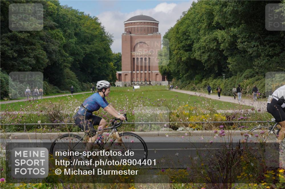 14.09.2025 - Stadtparktriathlon Michael Burmester http://msf.ph/oto/8904401 14.09.2025 11:21:51 Radfahren 828, 873, 945, 981 meine-sportfotos.de