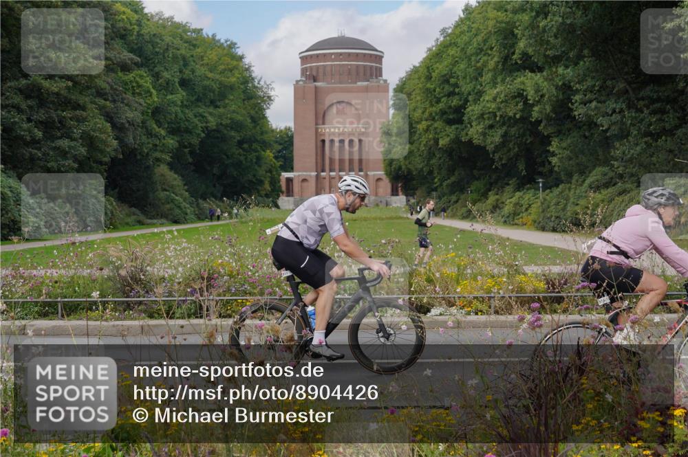 14.09.2025 - Stadtparktriathlon Michael Burmester http://msf.ph/oto/8904426 14.09.2025 11:22:59 Radfahren 829, 831, 851, 882, 918, 920, 948, 963, 974 meine-sportfotos.de