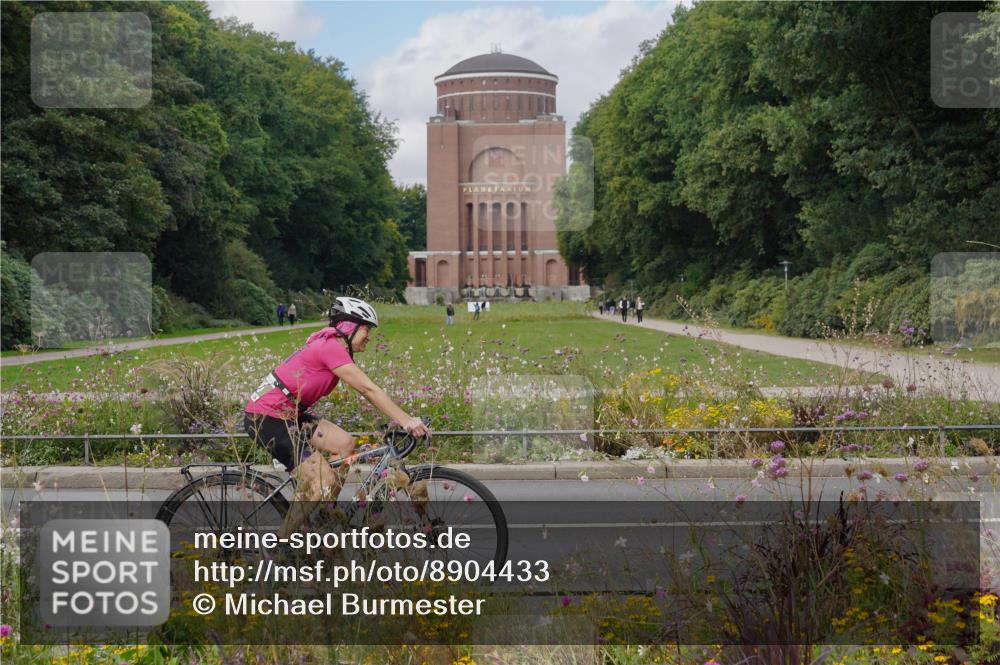 14.09.2025 - Stadtparktriathlon Michael Burmester http://msf.ph/oto/8904433 14.09.2025 11:23:11 Radfahren 886, 920, 946 meine-sportfotos.de