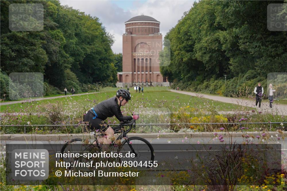 14.09.2025 - Stadtparktriathlon Michael Burmester http://msf.ph/oto/8904455 14.09.2025 11:24:13 Radfahren 823, 894, 924, 968, 970 meine-sportfotos.de