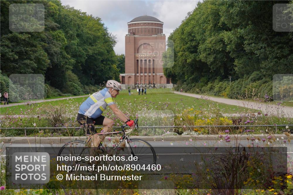 14.09.2025 - Stadtparktriathlon Michael Burmester http://msf.ph/oto/8904460 14.09.2025 11:24:48 Radfahren 756, 950, 962, 967 meine-sportfotos.de