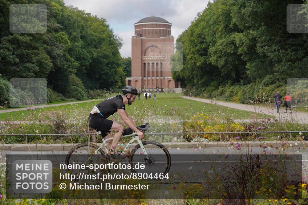 14.09.2025 - Stadtparktriathlon Michael Burmester http://msf.ph/oto/8904464 14.09.2025 11:25:02 Radfahren 839, 843 meine-sportfotos.de