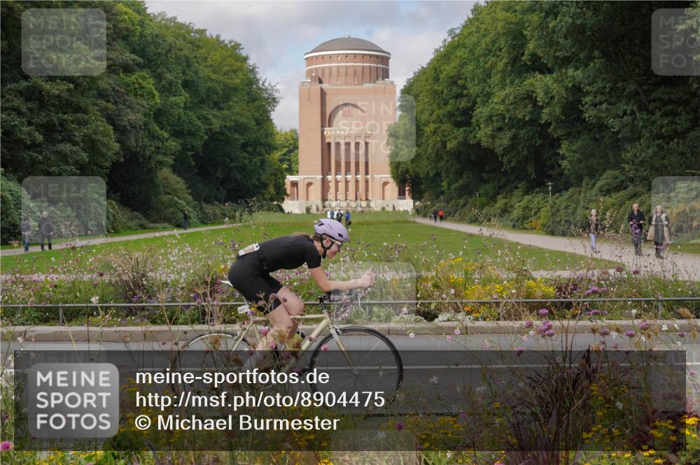 14.09.2025 - Stadtparktriathlon Michael Burmester http://msf.ph/oto/8904475 14.09.2025 11:26:13 Radfahren 835, 930, 951 meine-sportfotos.de
