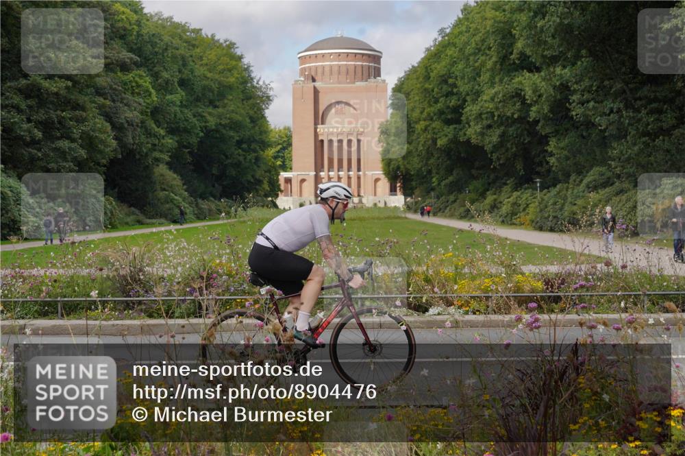 14.09.2025 - Stadtparktriathlon Michael Burmester http://msf.ph/oto/8904476 14.09.2025 11:26:16 Radfahren 835, 935, 951, 993 meine-sportfotos.de