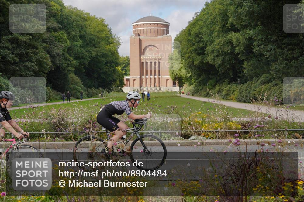 14.09.2025 - Stadtparktriathlon Michael Burmester http://msf.ph/oto/8904484 14.09.2025 11:26:38 Radfahren 846, 905, 911, 931, 942, 961, 976 meine-sportfotos.de