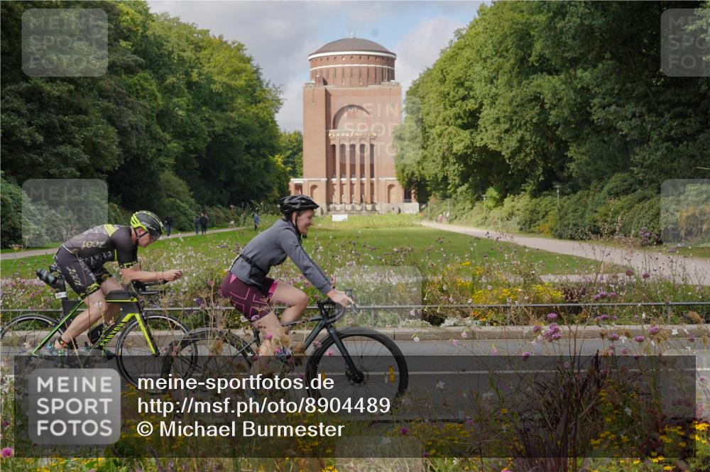 14.09.2025 - Stadtparktriathlon Michael Burmester http://msf.ph/oto/8904489 14.09.2025 11:26:55 Radfahren 868, 898, 932, 969, 985, 995 meine-sportfotos.de