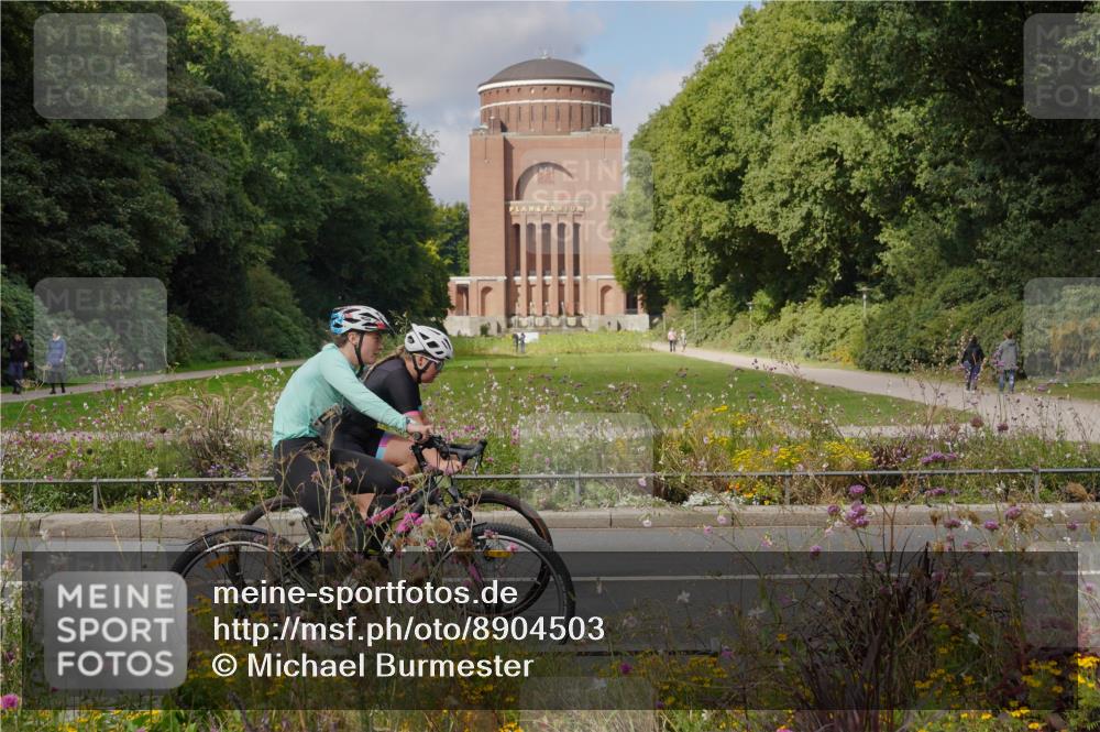 14.09.2025 - Stadtparktriathlon Michael Burmester http://msf.ph/oto/8904503 14.09.2025 11:27:47 Radfahren 833, 841, 853, 872, 890, 897, 944, 990, 1009, 1016, 1020 meine-sportfotos.de
