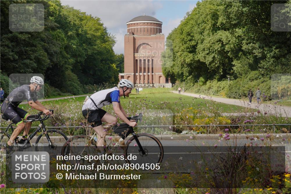14.09.2025 - Stadtparktriathlon Michael Burmester http://msf.ph/oto/8904505 14.09.2025 11:27:50 Radfahren 833, 853, 872, 890, 897, 944, 990, 1009, 1016 meine-sportfotos.de