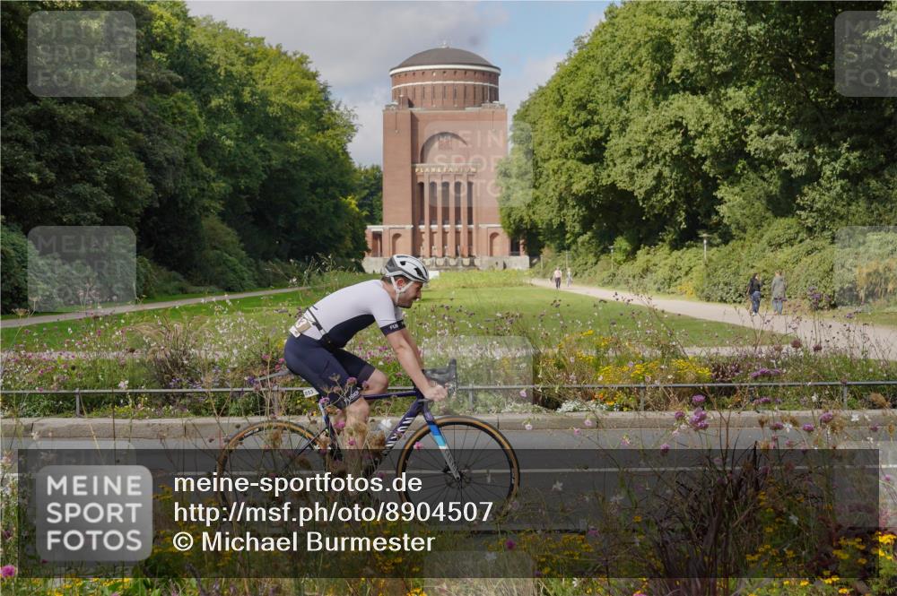 14.09.2025 - Stadtparktriathlon Michael Burmester http://msf.ph/oto/8904507 14.09.2025 11:27:54 Radfahren 833, 848, 853, 872, 890, 897, 916, 1009 meine-sportfotos.de