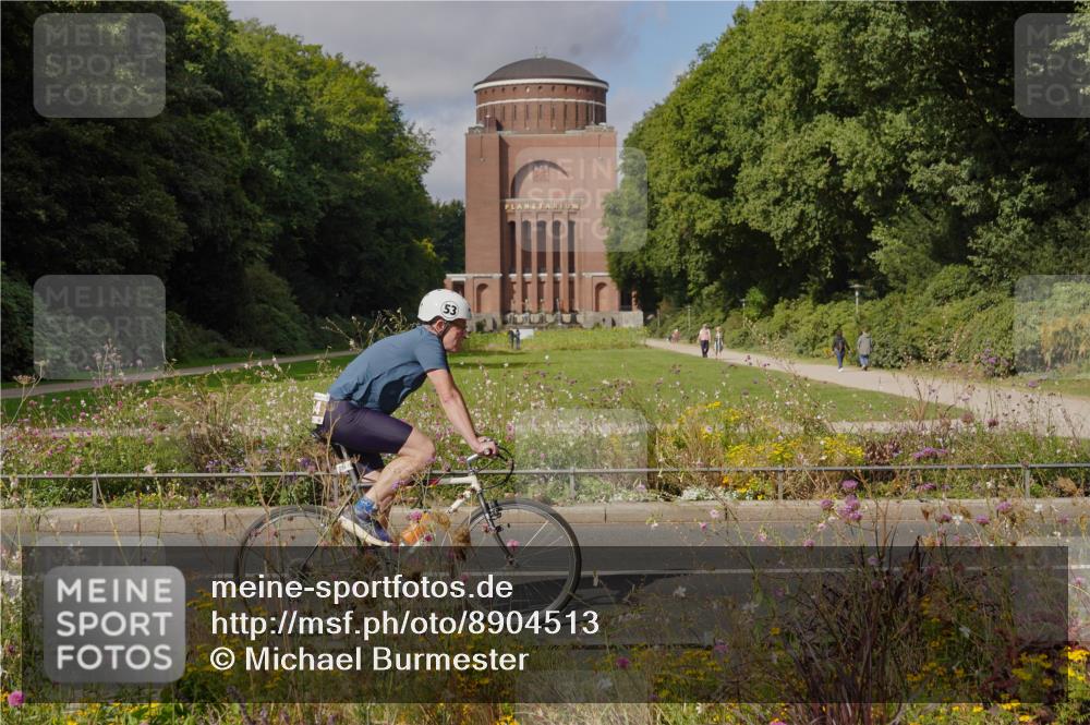 14.09.2025 - Stadtparktriathlon Michael Burmester http://msf.ph/oto/8904513 14.09.2025 11:28:13 Radfahren 854, 925, 1012 meine-sportfotos.de