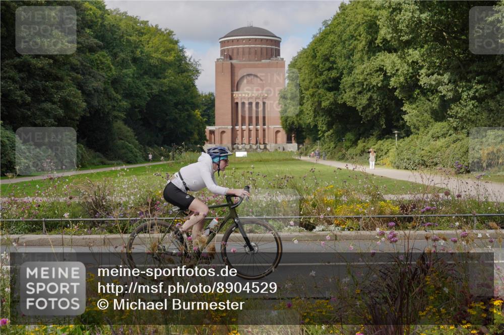 14.09.2025 - Stadtparktriathlon Michael Burmester http://msf.ph/oto/8904529 14.09.2025 11:29:53 Radfahren 891, 949, 981 meine-sportfotos.de