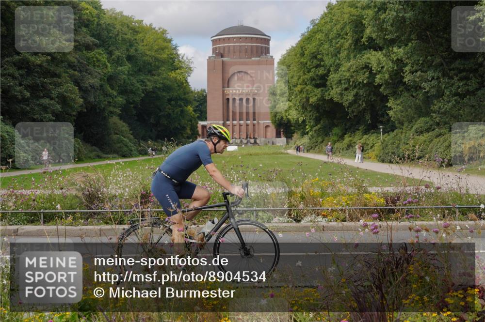 14.09.2025 - Stadtparktriathlon Michael Burmester http://msf.ph/oto/8904534 14.09.2025 11:30:13 Radfahren 828, 870, 918, 921, 939, 955 meine-sportfotos.de