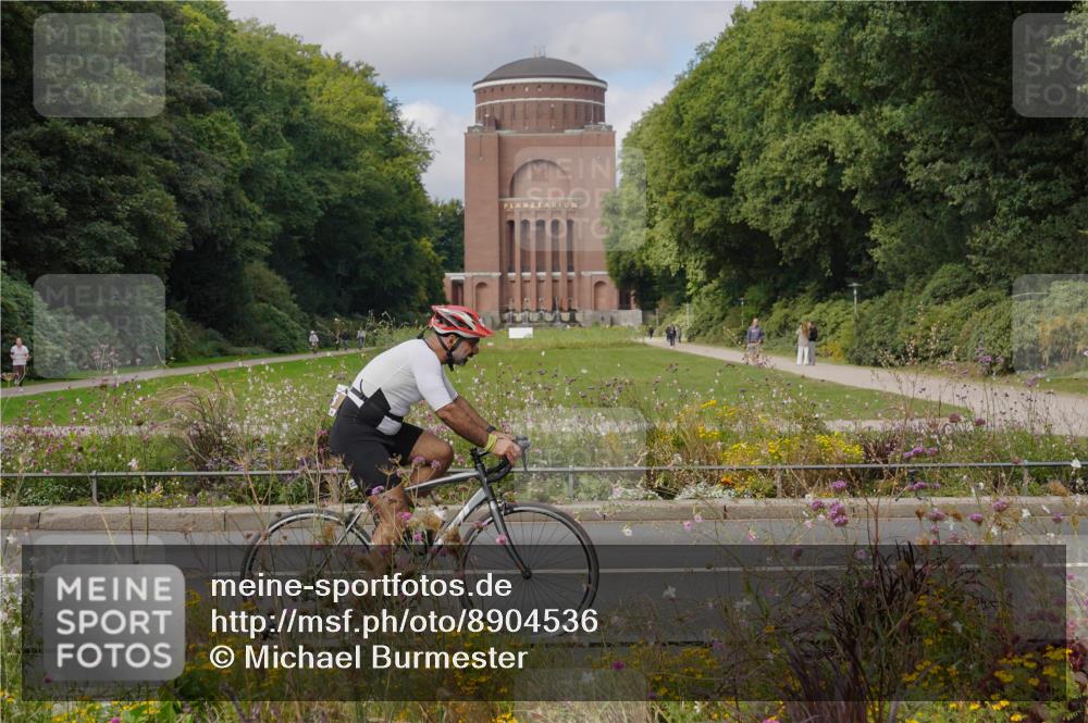 14.09.2025 - Stadtparktriathlon Michael Burmester http://msf.ph/oto/8904536 14.09.2025 11:30:16 Radfahren 828, 870, 918, 921, 939, 955 meine-sportfotos.de