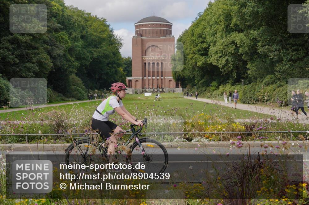 14.09.2025 - Stadtparktriathlon Michael Burmester http://msf.ph/oto/8904539 14.09.2025 11:30:28 Radfahren 822, 855, 927, 952, 960, 963 meine-sportfotos.de