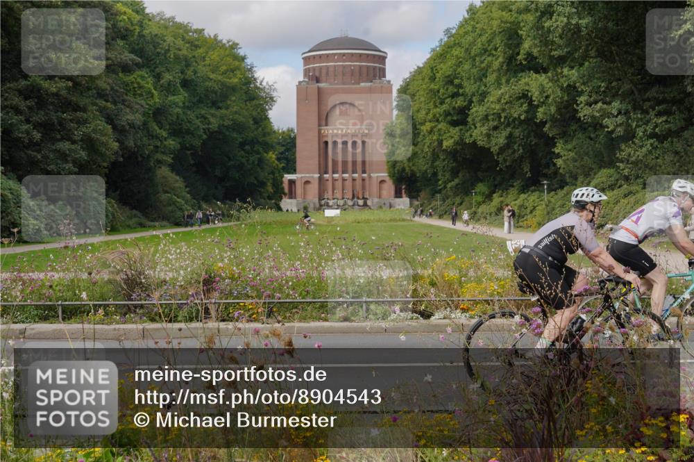 14.09.2025 - Stadtparktriathlon Michael Burmester http://msf.ph/oto/8904543 14.09.2025 11:30:37 Radfahren 822, 829, 850, 855, 952, 960, 1014 meine-sportfotos.de