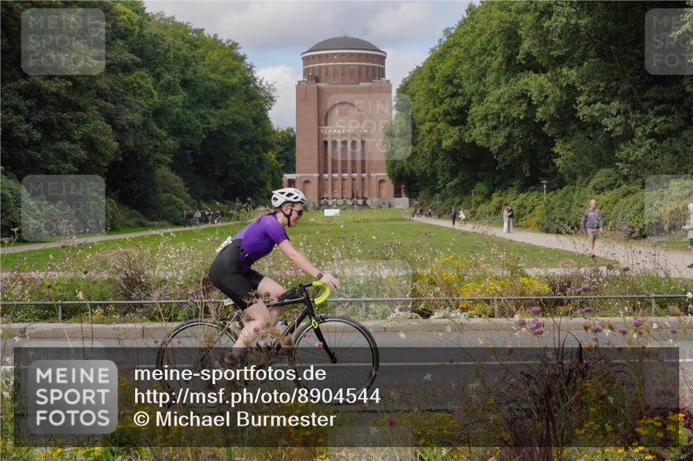 14.09.2025 - Stadtparktriathlon Michael Burmester http://msf.ph/oto/8904544 14.09.2025 11:30:37 Radfahren 822, 829, 850, 855, 952, 960, 1014 meine-sportfotos.de