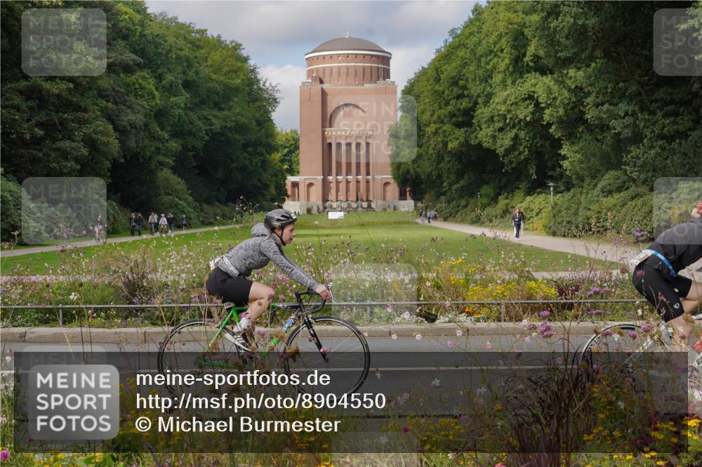 14.09.2025 - Stadtparktriathlon Michael Burmester http://msf.ph/oto/8904550 14.09.2025 11:31:01 Radfahren 862, 882, 920, 929, 945, 957, 964, 987 meine-sportfotos.de