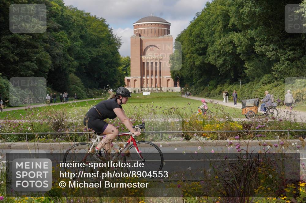 14.09.2025 - Stadtparktriathlon Michael Burmester http://msf.ph/oto/8904553 14.09.2025 11:31:07 Radfahren 862, 920, 957, 964, 972, 987 meine-sportfotos.de
