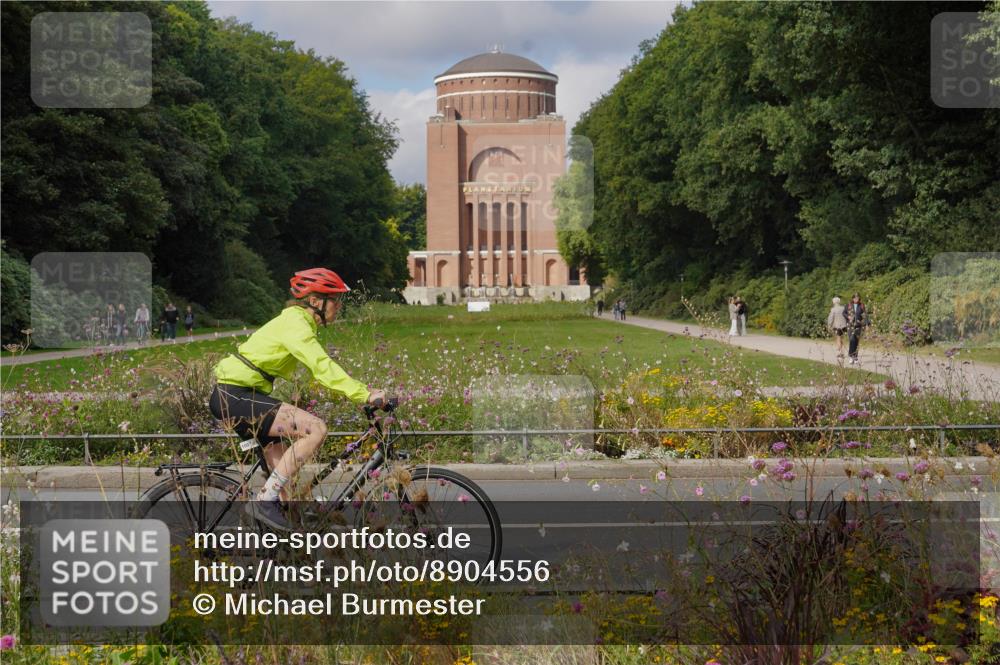 14.09.2025 - Stadtparktriathlon Michael Burmester http://msf.ph/oto/8904556 14.09.2025 11:31:17 Radfahren 858, 886, 943, 972, 978, 1001, 1002, 1007 meine-sportfotos.de
