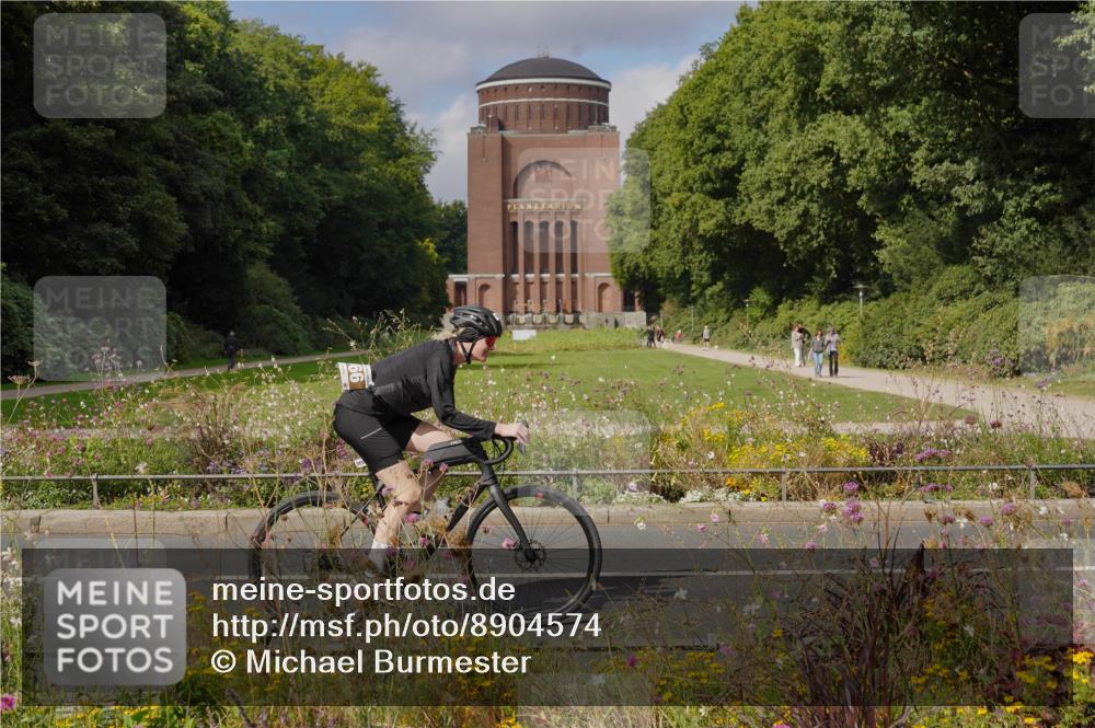 14.09.2025 - Stadtparktriathlon Michael Burmester http://msf.ph/oto/8904574 14.09.2025 11:32:15 Radfahren 894, 966, 968, 974, 997, 1017 meine-sportfotos.de