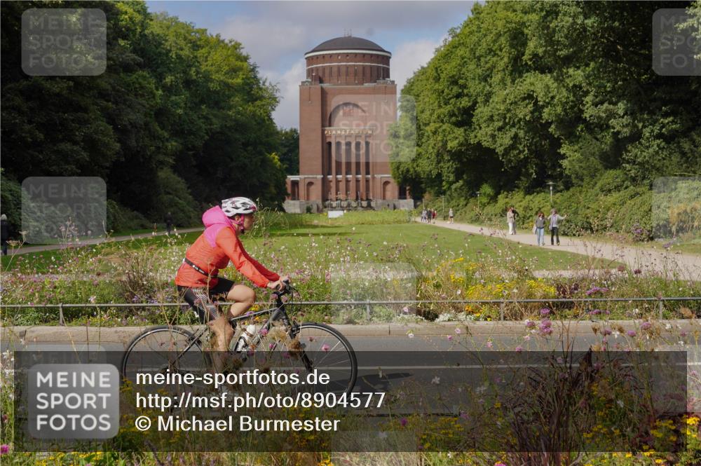14.09.2025 - Stadtparktriathlon Michael Burmester http://msf.ph/oto/8904577 14.09.2025 11:32:21 Radfahren 894, 968, 974, 997, 1017 meine-sportfotos.de