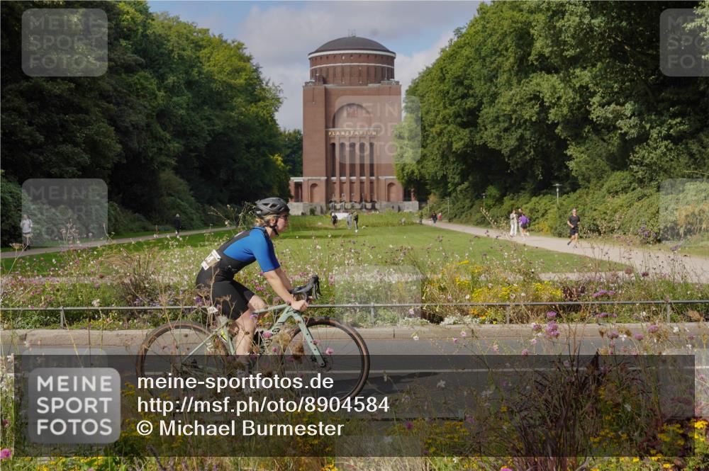 14.09.2025 - Stadtparktriathlon Michael Burmester http://msf.ph/oto/8904584 14.09.2025 11:32:55 Radfahren 994 meine-sportfotos.de