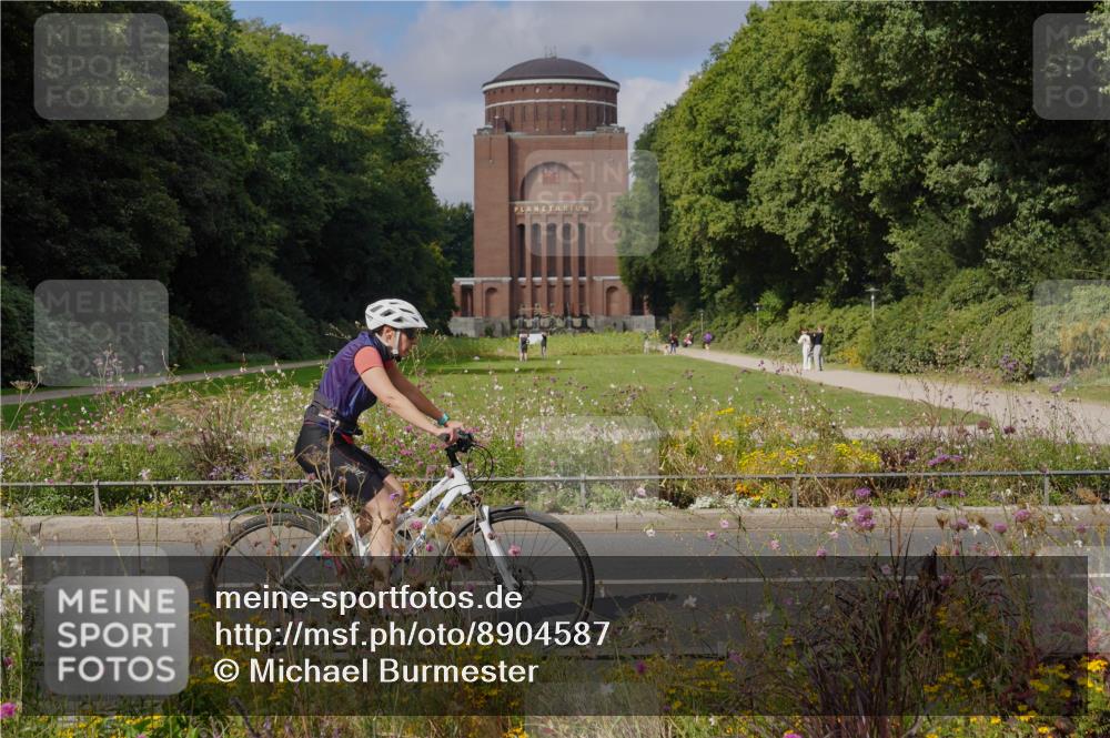 14.09.2025 - Stadtparktriathlon Michael Burmester http://msf.ph/oto/8904587 14.09.2025 11:33:17 Radfahren 824, 946, 980, 992, 1005, 1011, 1067 meine-sportfotos.de