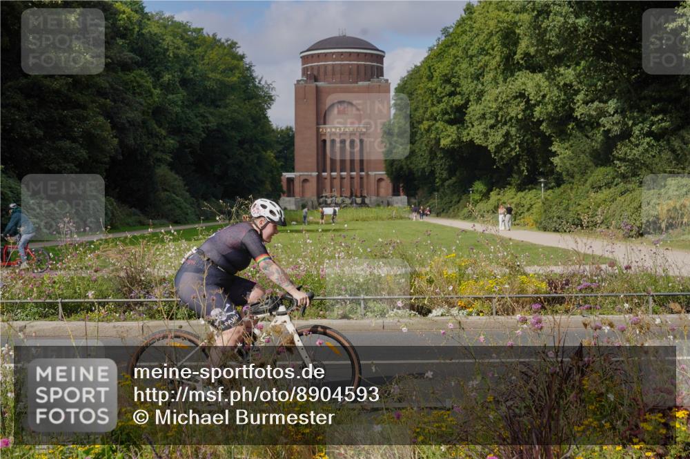 14.09.2025 - Stadtparktriathlon Michael Burmester http://msf.ph/oto/8904593 14.09.2025 11:33:28 Radfahren 824, 839, 946, 962, 980, 1006, 1008, 1067 meine-sportfotos.de