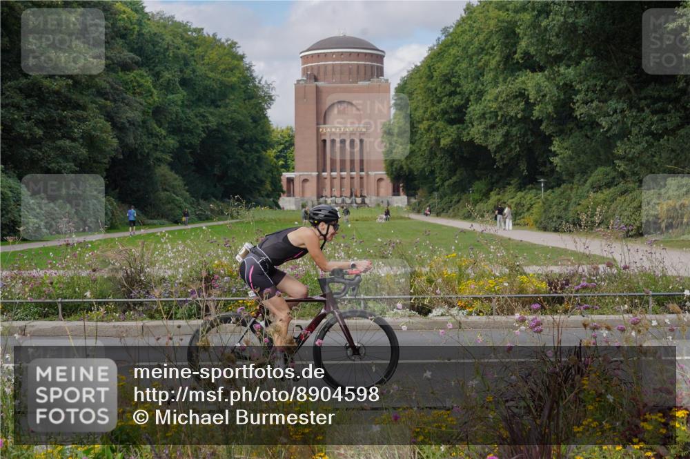 14.09.2025 - Stadtparktriathlon Michael Burmester http://msf.ph/oto/8904598 14.09.2025 11:33:53 Radfahren 930 meine-sportfotos.de