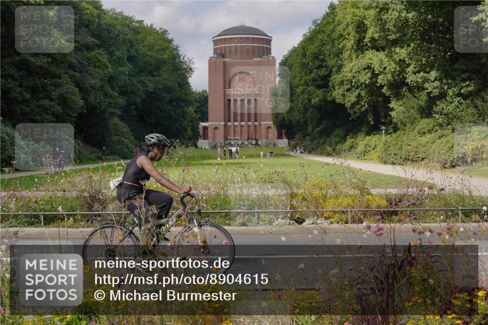 14.09.2025 - Stadtparktriathlon Michael Burmester http://msf.ph/oto/8904615 14.09.2025 11:35:07 Radfahren 868, 924, 961, 985, 1012, 1103 meine-sportfotos.de