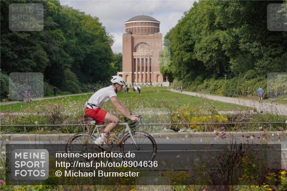 14.09.2025 - Stadtparktriathlon Michael Burmester http://msf.ph/oto/8904636 14.09.2025 11:36:21 Radfahren 890, 1072, 1097 meine-sportfotos.de