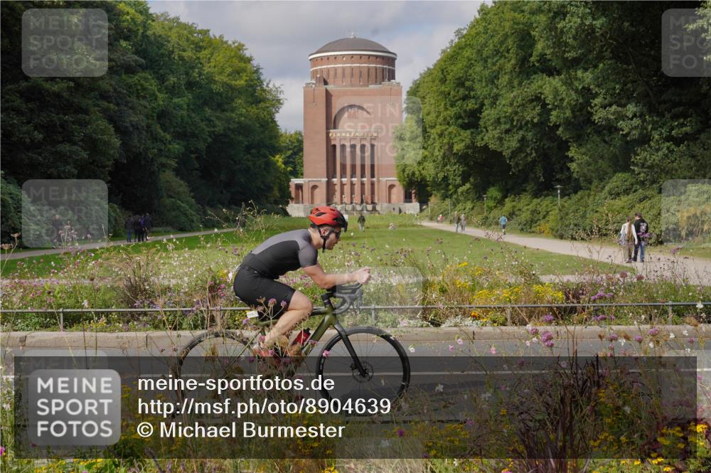 14.09.2025 - Stadtparktriathlon Michael Burmester http://msf.ph/oto/8904639 14.09.2025 11:36:36 Radfahren 938, 989, 1018, 1101, 1109, 1112, 1115 meine-sportfotos.de