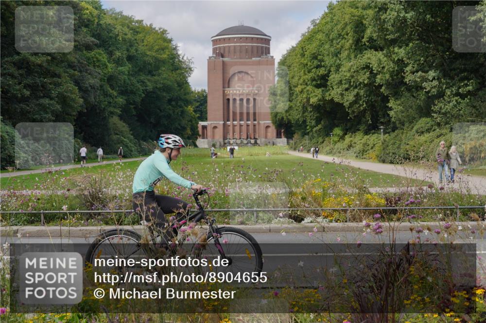 14.09.2025 - Stadtparktriathlon Michael Burmester http://msf.ph/oto/8904655 14.09.2025 11:37:39 Radfahren 1016, 1039, 1043, 1054, 1107 meine-sportfotos.de