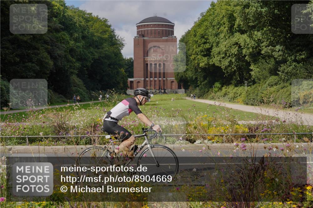 14.09.2025 - Stadtparktriathlon Michael Burmester http://msf.ph/oto/8904669 14.09.2025 11:38:14 Radfahren 891, 937, 1065 meine-sportfotos.de