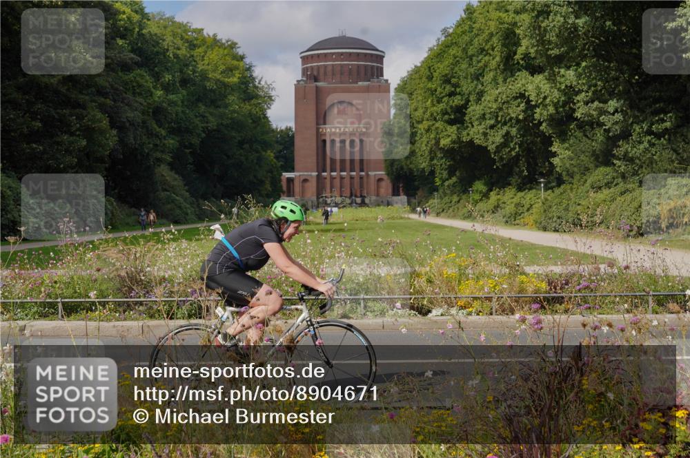 14.09.2025 - Stadtparktriathlon Michael Burmester http://msf.ph/oto/8904671 14.09.2025 11:38:22 Radfahren 937, 939 meine-sportfotos.de