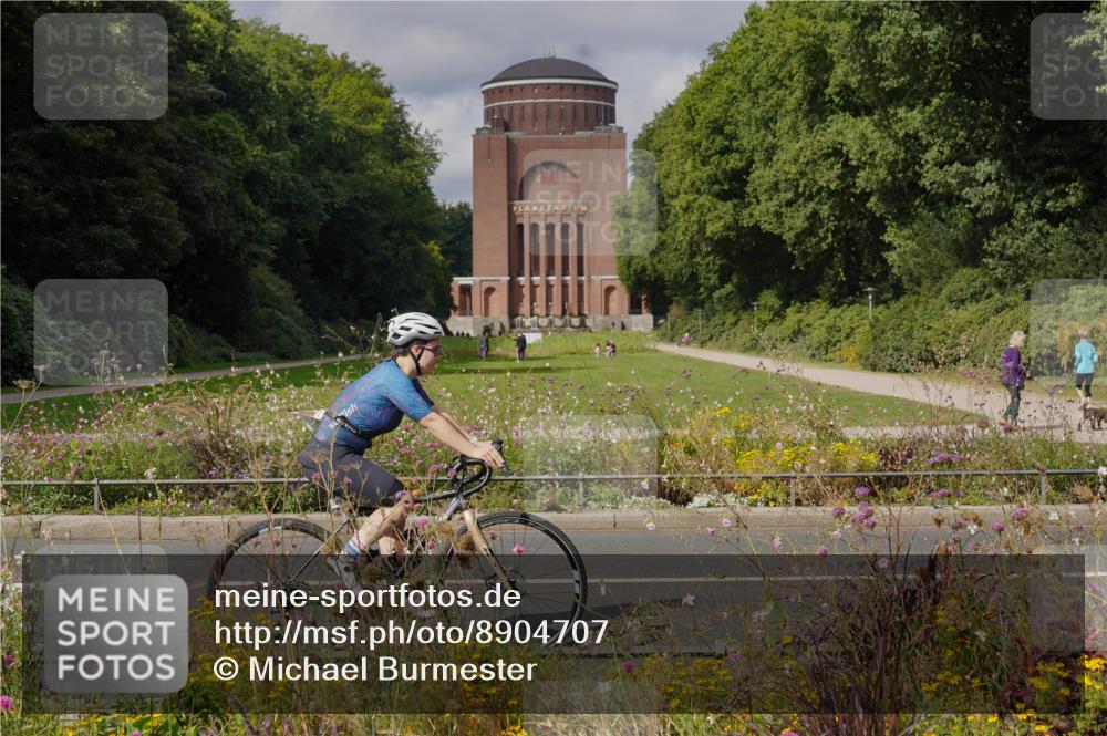 14.09.2025 - Stadtparktriathlon Michael Burmester http://msf.ph/oto/8904707 14.09.2025 11:40:03 Radfahren 822, 945, 1053, 1056, 1060 meine-sportfotos.de
