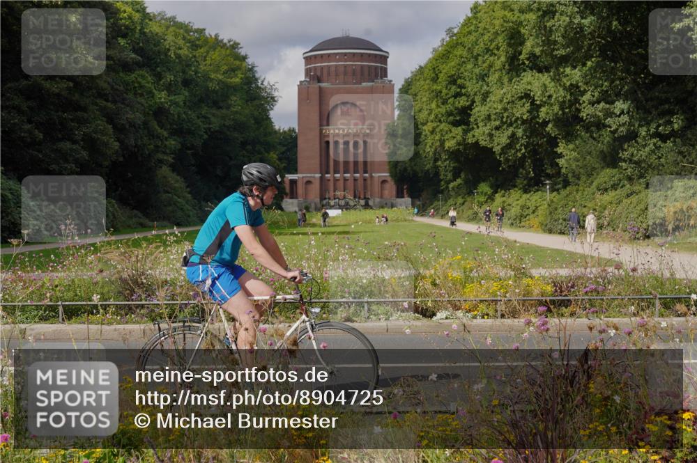 14.09.2025 - Stadtparktriathlon Michael Burmester http://msf.ph/oto/8904725 14.09.2025 11:41:00 Radfahren 958, 992, 1071, 1098 meine-sportfotos.de