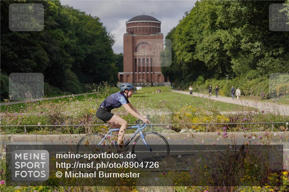14.09.2025 - Stadtparktriathlon Michael Burmester http://msf.ph/oto/8904726 14.09.2025 11:41:05 Radfahren 992, 1022, 1098 meine-sportfotos.de