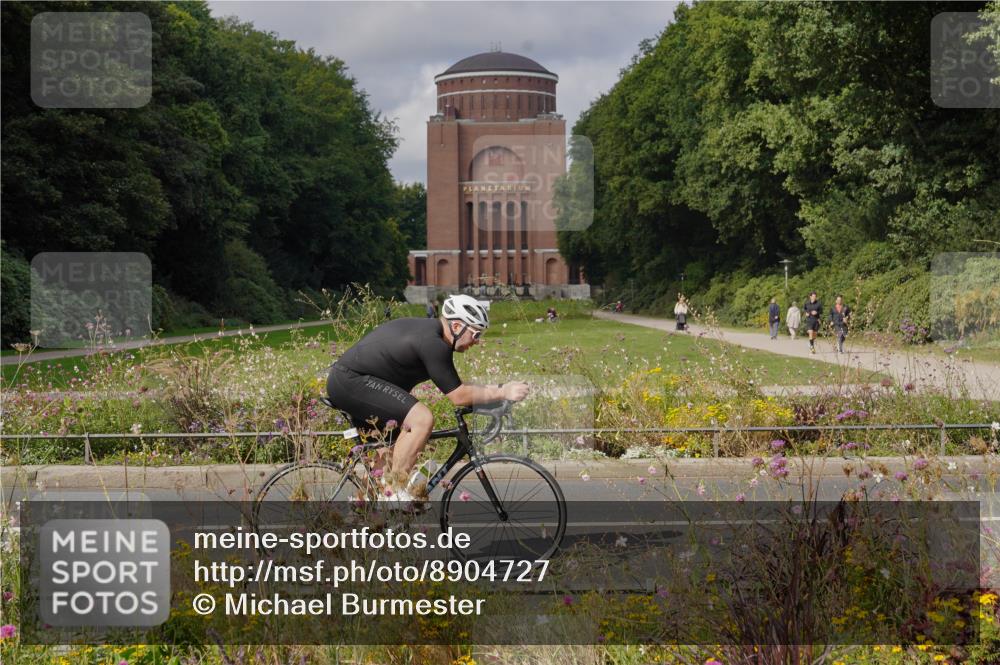 14.09.2025 - Stadtparktriathlon Michael Burmester http://msf.ph/oto/8904727 14.09.2025 11:41:12 Radfahren 951, 1022 meine-sportfotos.de