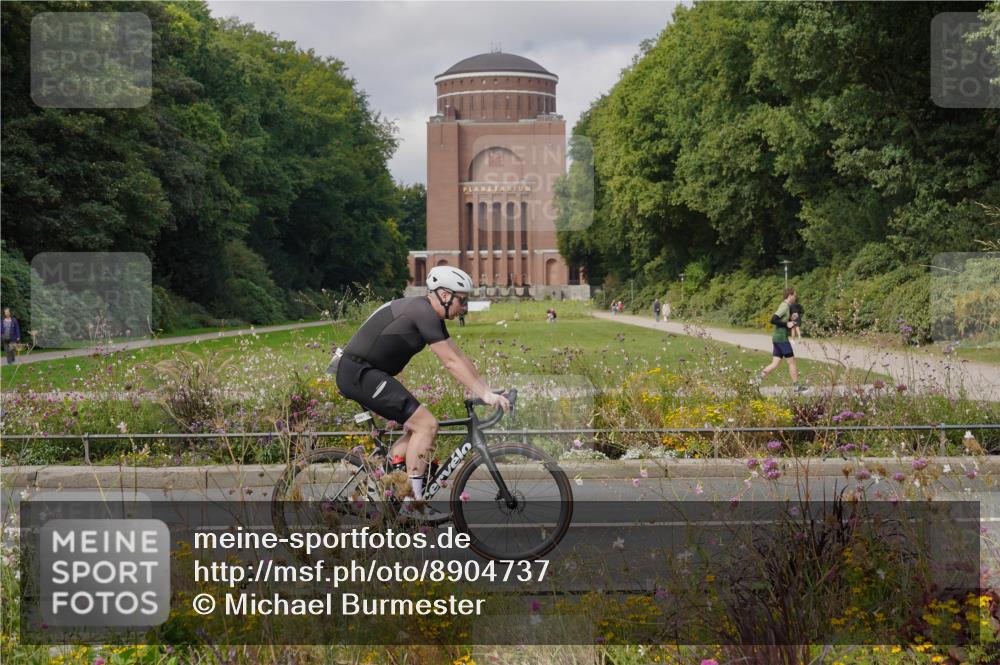 14.09.2025 - Stadtparktriathlon Michael Burmester http://msf.ph/oto/8904737 14.09.2025 11:42:05 Radfahren 936, 980, 1061, 1082, 1121 meine-sportfotos.de
