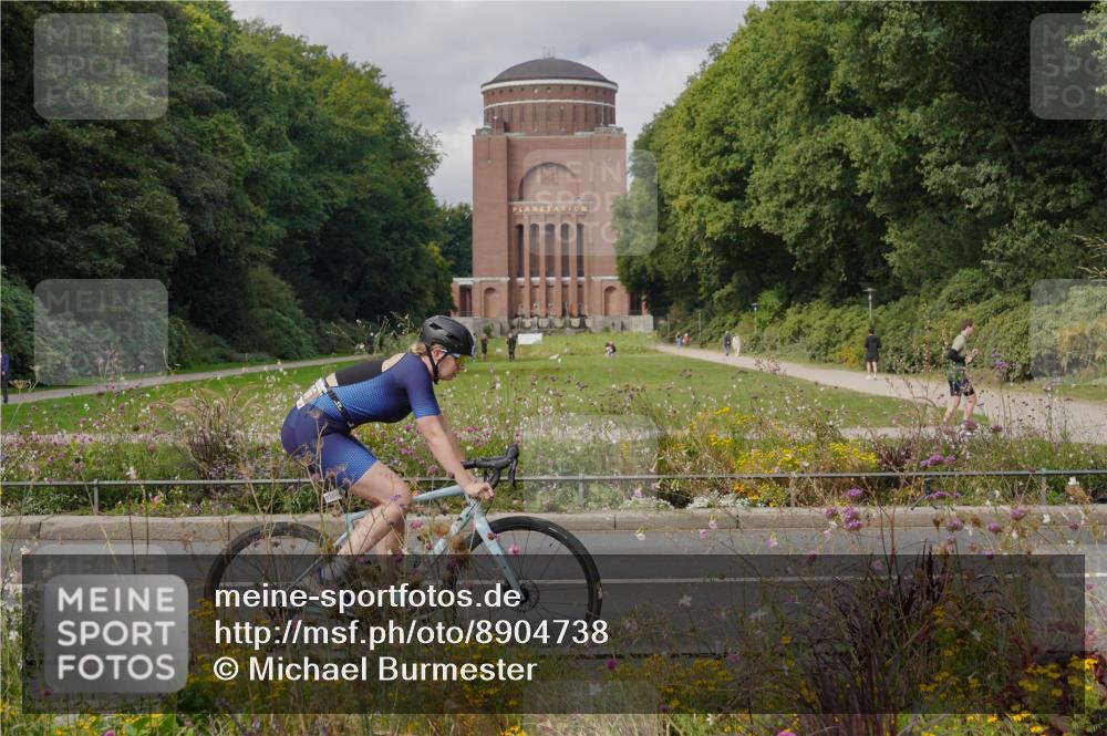 14.09.2025 - Stadtparktriathlon Michael Burmester http://msf.ph/oto/8904738 14.09.2025 11:42:06 Radfahren 936, 980, 1061, 1082, 1121 meine-sportfotos.de