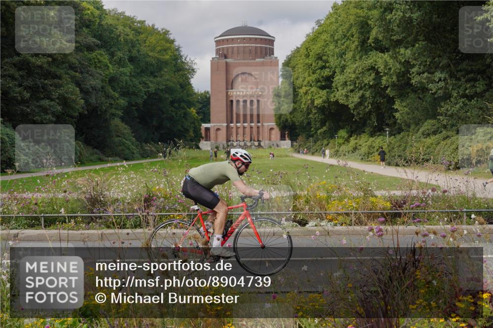 14.09.2025 - Stadtparktriathlon Michael Burmester http://msf.ph/oto/8904739 14.09.2025 11:42:07 Radfahren 936, 980, 1061, 1082, 1121 meine-sportfotos.de