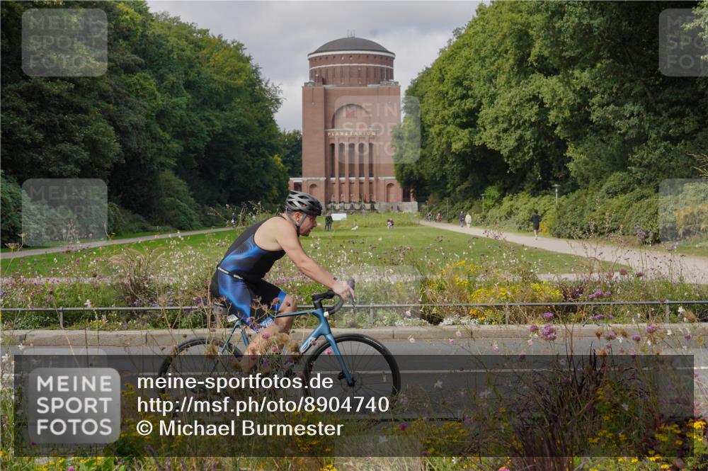 14.09.2025 - Stadtparktriathlon Michael Burmester http://msf.ph/oto/8904740 14.09.2025 11:42:08 Radfahren 936, 980, 1061, 1082, 1121 meine-sportfotos.de