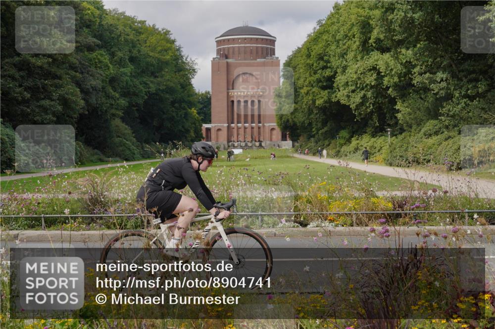 14.09.2025 - Stadtparktriathlon Michael Burmester http://msf.ph/oto/8904741 14.09.2025 11:42:10 Radfahren 936, 980, 994, 1061, 1082, 1121 meine-sportfotos.de