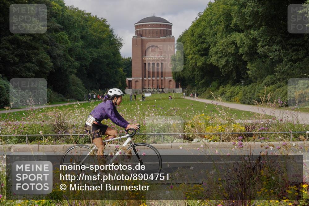 14.09.2025 - Stadtparktriathlon Michael Burmester http://msf.ph/oto/8904751 14.09.2025 11:42:31 Radfahren 934, 962, 993, 997, 1011, 1012, 1023, 1066, 1076, 1092 meine-sportfotos.de