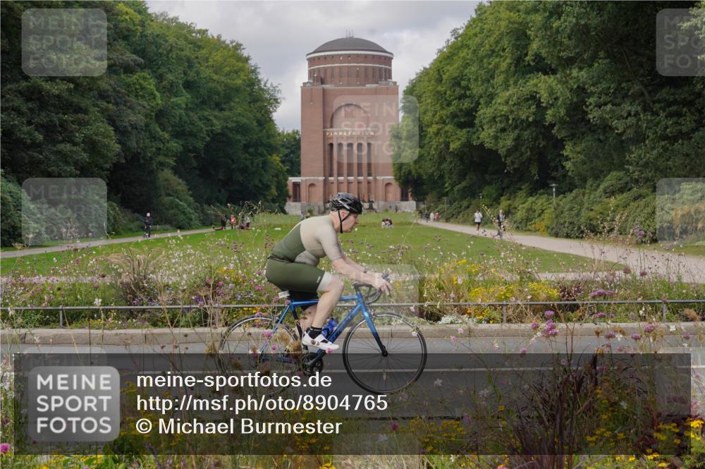 14.09.2025 - Stadtparktriathlon Michael Burmester http://msf.ph/oto/8904765 14.09.2025 11:42:53 Radfahren 824, 926, 941, 990, 1000, 1029, 1055, 1075, 1094, 1119 meine-sportfotos.de