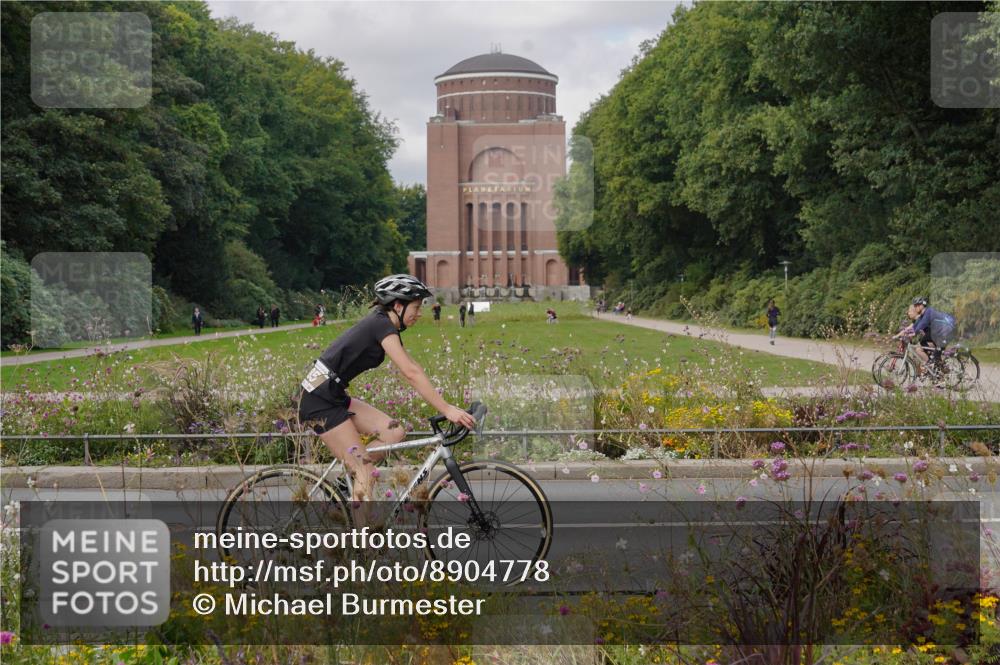 14.09.2025 - Stadtparktriathlon Michael Burmester http://msf.ph/oto/8904778 14.09.2025 11:43:26 Radfahren 961, 985, 1077, 1117 meine-sportfotos.de