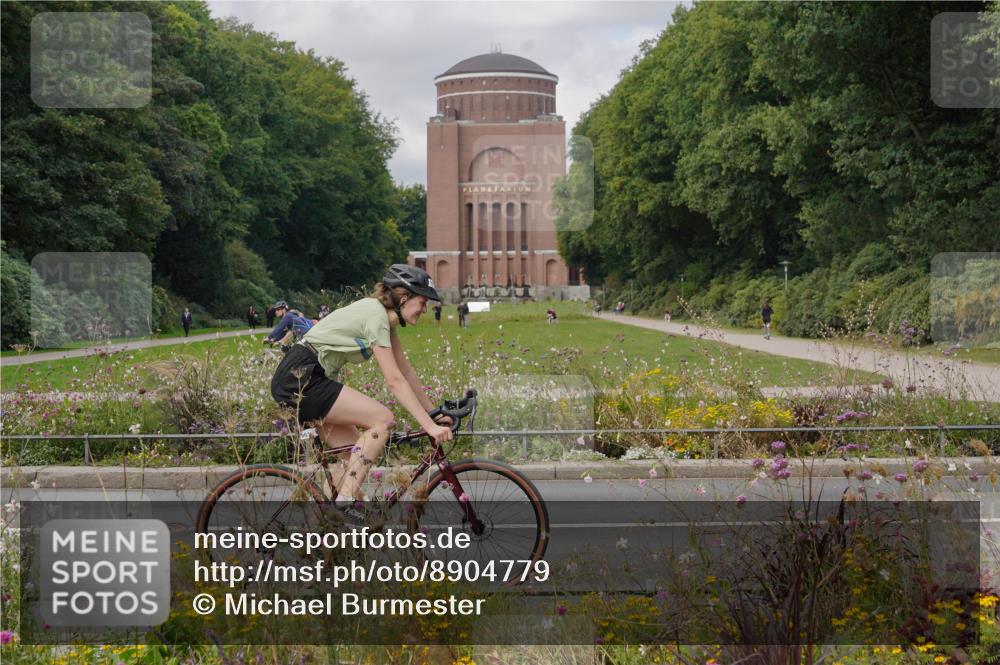 14.09.2025 - Stadtparktriathlon Michael Burmester http://msf.ph/oto/8904779 14.09.2025 11:43:29 Radfahren 961, 985, 1077, 1117 meine-sportfotos.de